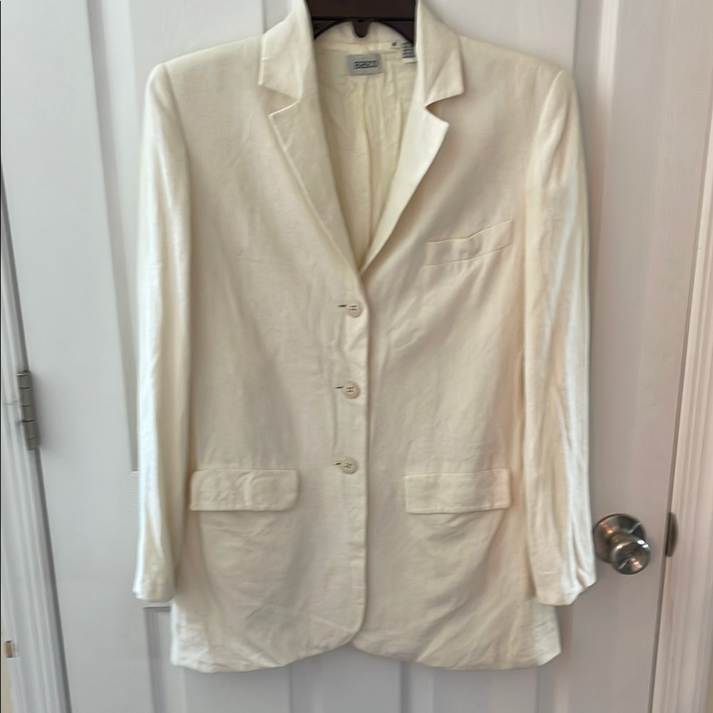 Cream Tailored Blazer with Structured Shoulders